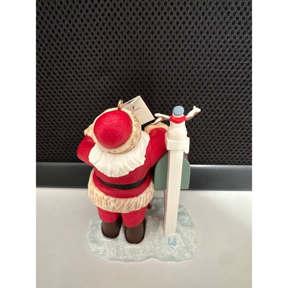Hallmark 2009 Club Exclusive Santa Claus Figurine With Mailbox Holding Letters - Picture 3 of 8